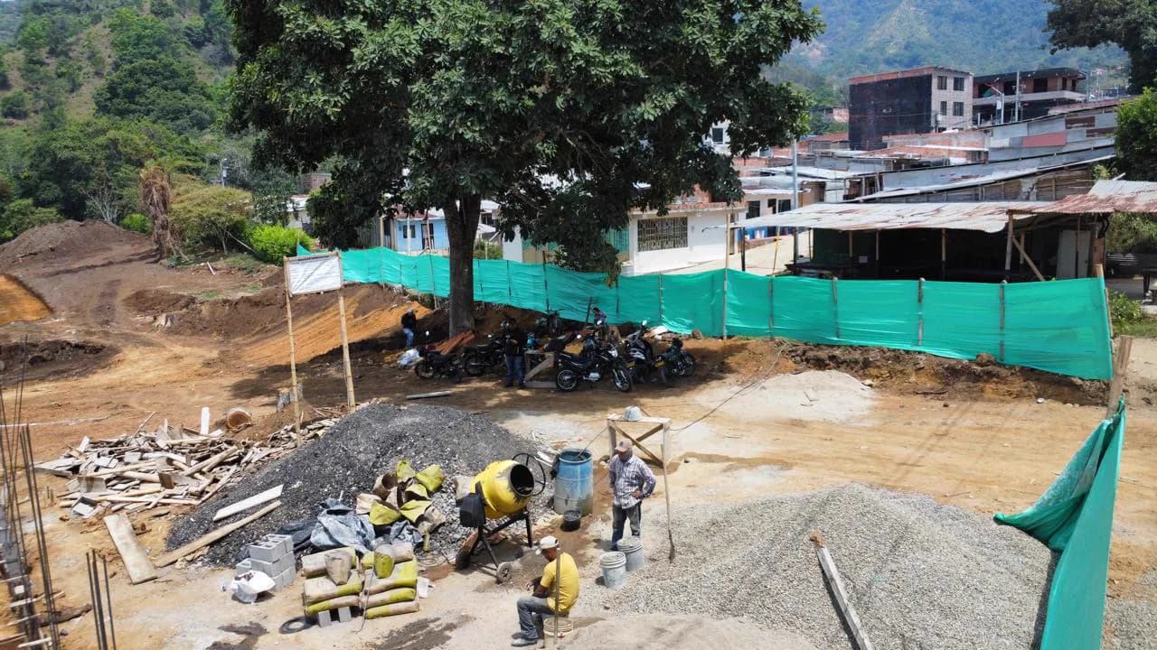 Preparación de mezcla y materiales para las primeras fundidas.
